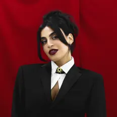 Roxaneを聴いたり、ミュージックビデオを鑑賞したり、経歴やツアー日程などを確認したりしましょう！