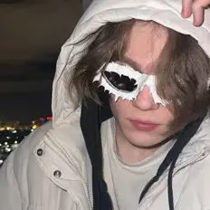 Ascolta Бэмбу, guarda video musicali, leggi la biografia, vedi le date del tour & altro!