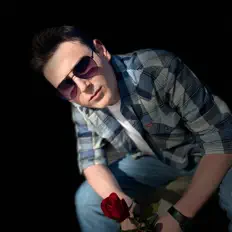 收听 CAIDAN、观看音乐视频、阅读小传、查看巡演日期等 ！