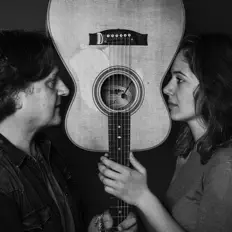 Musica Mutaを聴いたり、ミュージックビデオを鑑賞したり、経歴やツアー日程などを確認したりしましょう！