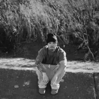 聆聽 undefined、觀看音樂影片、閱讀小傳、查看巡演日期等！