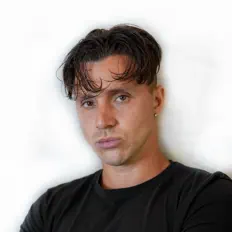 Dengarkan Tayo Ricci, tonton video musik, baca bio, lihat tanggal tur & lainnya!