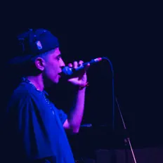 Poslechněte si interpreta ALK, sledujte hudební videa, přečtěte si životopis, podívejte se na data turné a další informace.