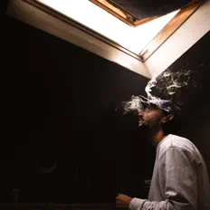 Krilly सुनें, म्यूज़िक वीडियो देखें, बायो पढ़ें, दौरे की तारीखें और बहुत कुछ देखें!
