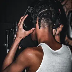 Poslechněte si interpreta RWAY100, sledujte hudební videa, přečtěte si životopis, podívejte se na data turné a další informace.