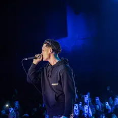 Dengarkan FRAME, tonton video musik, baca bio, lihat tanggal tur & lainnya!