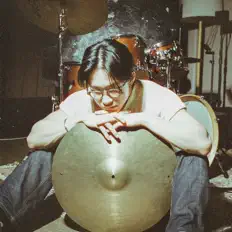 Ascolta Hwan Yoo, guarda video musicali, leggi la biografia, vedi le date del tour & altro!