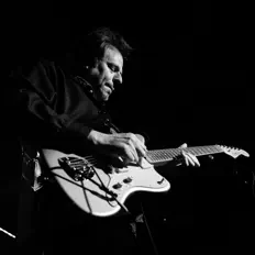 Ascolta Dave Specter, guarda video musicali, leggi la biografia, vedi le date del tour & altro!