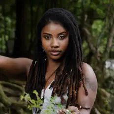 Escucha a Daphne Dash, mira videos musicales, lee su biografía, consulta las fechas de las gira y más.