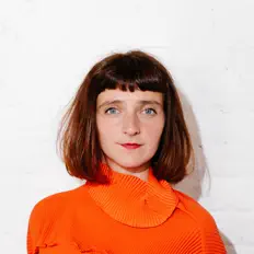 Écoutez Lucie Treacher, regardez des vidéoclips, lisez la biographie, consultez les dates de tournée et plus encore !