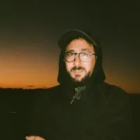 Escucha a undefined, mira vídeos musicales, lee la biografía, consulta fechas de giras y mucho más.