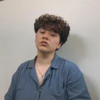 收听 undefined、观看音乐视频、阅读小传、查看巡演日期等 ！
