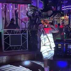 Dareal Bmurda을(를) 듣고, 뮤직 비디오를 보고, 약력을 읽고, 투어 일정 등을 확인하세요!