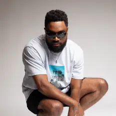 Ariasを聴いたり、ミュージックビデオを鑑賞したり、経歴やツアー日程などを確認したりしましょう！