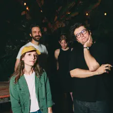 Sorry Sarah을(를) 듣고, 뮤직 비디오를 보고, 약력을 읽고, 투어 일정 등을 확인하세요!