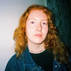 聆聽 Lena Fine、觀看音樂影片、閱讀小傳、查看巡演日期等！