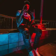 Queezyを聴いたり、ミュージックビデオを鑑賞したり、経歴やツアー日程などを確認したりしましょう！