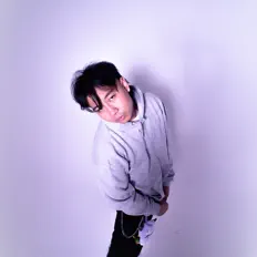 Écoutez thai, regardez des vidéoclips, lisez la biographie, consultez les dates de tournée et plus encore !