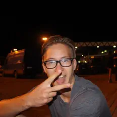 JJohn을(를) 듣고, 뮤직 비디오를 보고, 약력을 읽고, 투어 일정 등을 확인하세요!