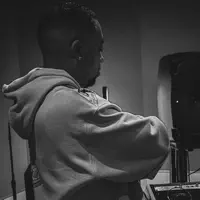 undefinedを聴いたり、ミュージックビデオを鑑賞したり、経歴やツアー日程などを確認したりしましょう！