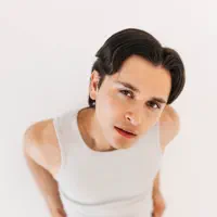 Escucha a undefined, mira videos musicales, lee su biografía, consulta las fechas de las gira y más.