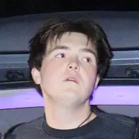 Poslechněte si interpreta undefined, sledujte hudební videa, přečtěte si životopis, podívejte se na data turné a další informace.