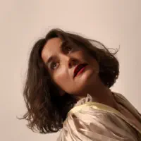 Escucha a undefined, mira videos musicales, lee su biografía, consulta las fechas de las gira y más.