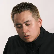 Hör dir HekA an, schau dir Musikvideos an, lies die Biografie, finde Tourdaten und mehr!