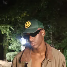 MANHAKIMを聴いたり、ミュージックビデオを鑑賞したり、経歴やツアー日程などを確認したりしましょう！