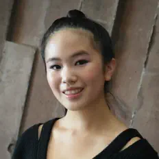 Sarah Qistina Limを聴いたり、ミュージックビデオを鑑賞したり、経歴やツアー日程などを確認したりしましょう！