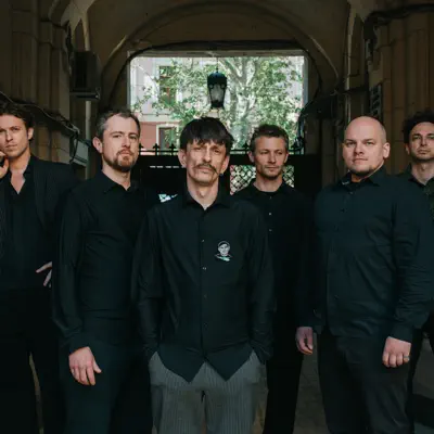 Listen to Пиріг і Батіг, watch music videos, read bio, see tour dates & more!