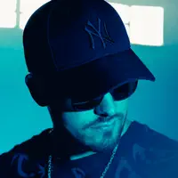 Ouça undefined, assista a videoclipes, leia a biografia, veja as datas das turnês e mais!