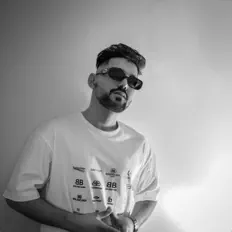 Poslechněte si interpreta Abhi Jindwariaa, sledujte hudební videa, přečtěte si životopis, podívejte se na data turné a další informace.