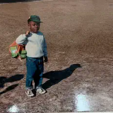 Escucha a comn, mira vídeos musicales, lee la biografía, consulta fechas de giras y mucho más.