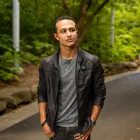 Dengarkan undefined, tonton video musik, baca bio, lihat tanggal tur & lainnya!