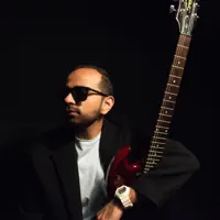 Ascolta undefined, guarda video musicali, leggi la biografia, vedi le date del tour & altro!
