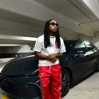 聆聽 undefined、觀看音樂影片、閱讀小傳、查看巡演日期等！