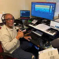 Ascolta undefined, guarda video musicali, leggi la biografia, vedi le date del tour & altro!