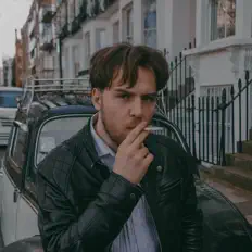 Escucha a Ali Price, mira videos musicales, lee su biografía, consulta las fechas de las gira y más.