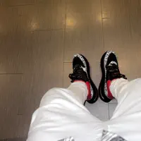 Posłuchaj wykonawcy undefined, obejrzyj teledyski, przeczytaj biografię, zobacz daty tras koncertowych i nie tylko!