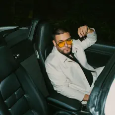 Fresh Kid Cue을(를) 듣고, 뮤직 비디오를 보고, 약력을 읽고, 투어 일정 등을 확인하세요!