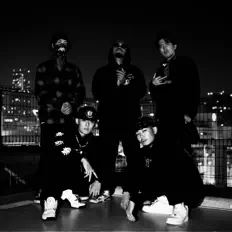 RoadCrew'sを聴いたり、ミュージックビデオを鑑賞したり、経歴やツアー日程などを確認したりしましょう！