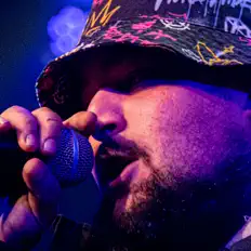 聆聽 Ziakops、觀看音樂影片、閱讀小傳、查看巡演日期等！