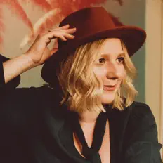 Escucha a Claudia Koreck, mira vídeos musicales, lee la biografía, consulta fechas de giras y mucho más.