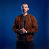 Hör dir undefined an, schau dir Musikvideos an, lies die Biografie, finde Tourdaten und mehr!