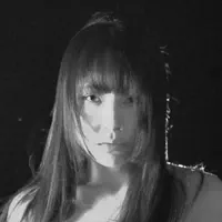 聆聽 undefined、觀看音樂影片、閱讀小傳、查看巡演日期等！