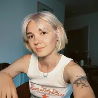 undefined을(를) 듣고, 뮤직 비디오를 보고, 약력을 읽고, 투어 일정 등을 확인하세요!