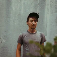 Ouça A.M. Breakups, assista a videoclipes, leia a biografia, veja as datas das turnês e mais!