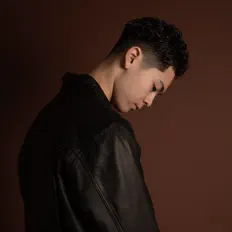 收听 Chiharu、观看音乐视频、阅读小传、查看巡演日期等 ！