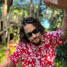 Hör dir Trpl-Z an, schau dir Musikvideos an, lies die Biografie, finde Tourdaten und mehr!